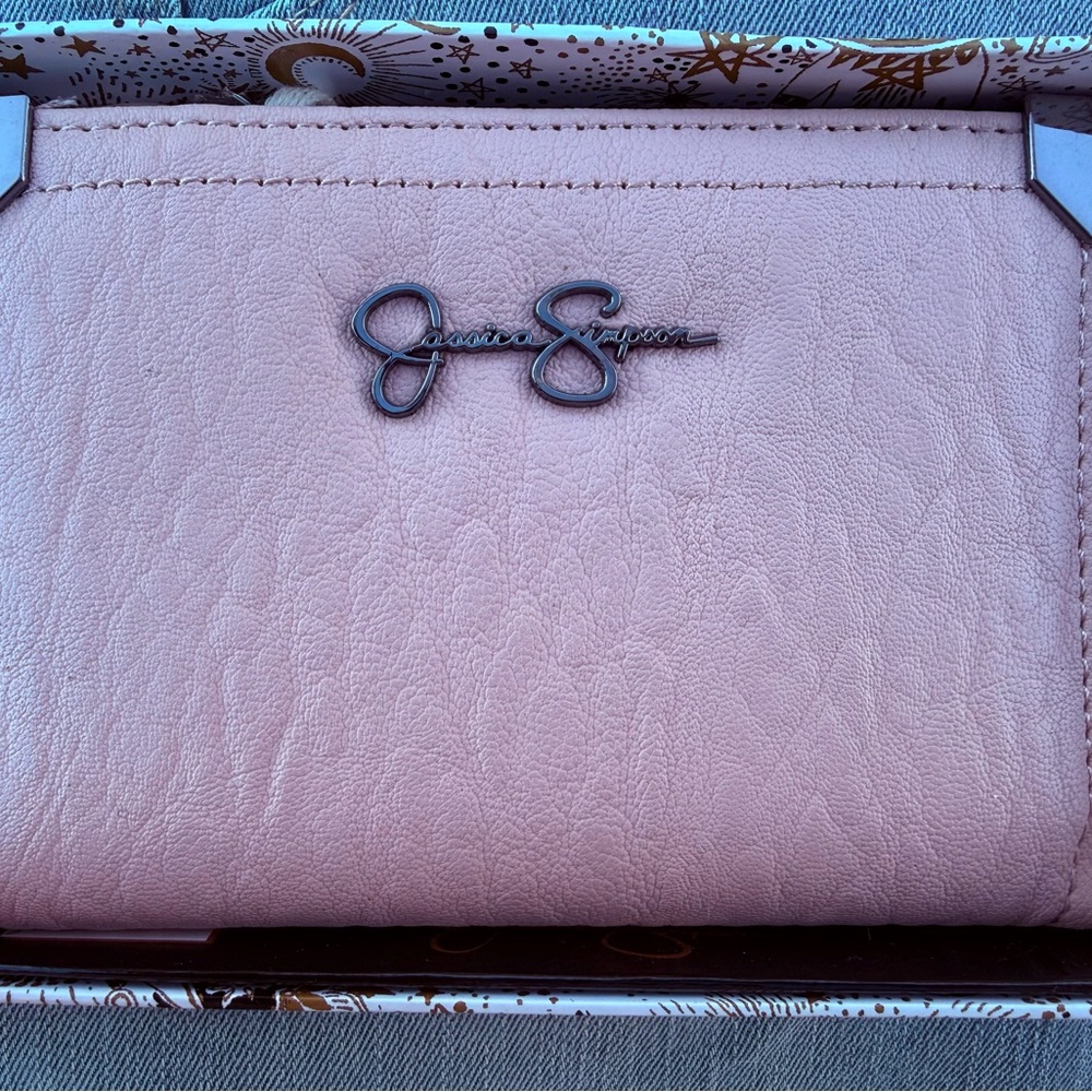 Jessica Simpson White and Gold Tag